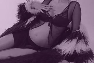 Marina w odważnej ciążowej sesji