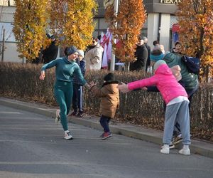 Mali i duzi pobiegli dla Polski! Druga edycja Ulicznych Biegów Niepodległości