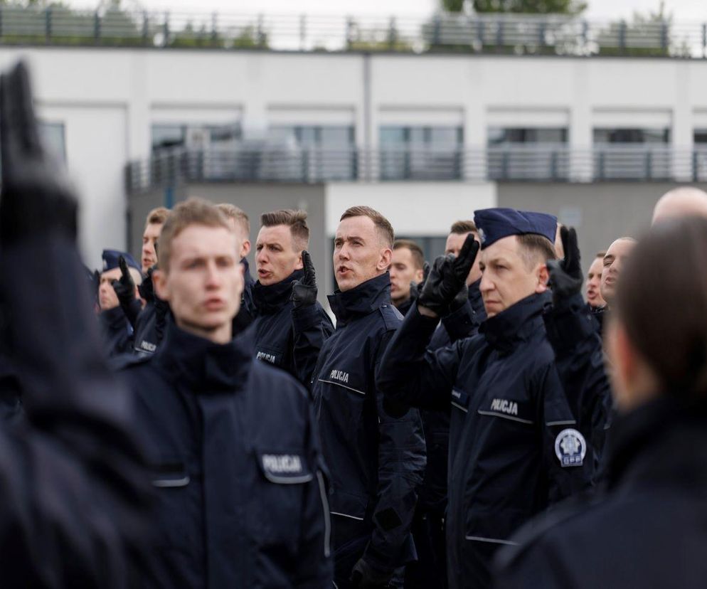Kolejni nowi policjanci zaczynają służbę w Małopolsce. Tym razem ponad 100 osób