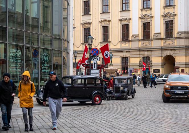 Wrocław zamienia się z powrotem w Breslau? Na ulicach miasta powstaje nowy serial. Zobacz, jak wygląda plan zdjęciowy [ZDJĘCIA]