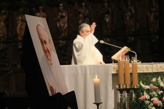 Msza święta w Warszawie za zmarłego papieża Franciszka. Archidiecezja warszawska podała nową datę