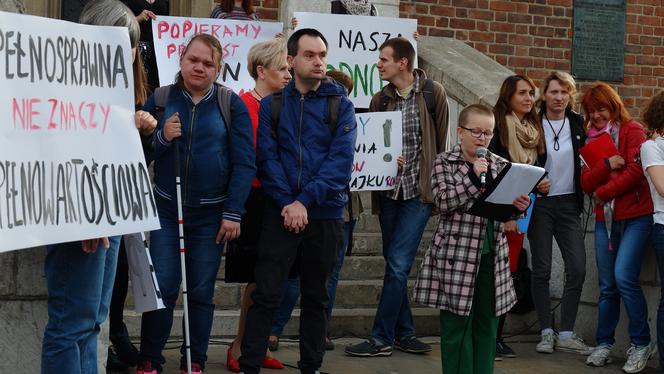 Manifestacja poparcia dla protestujących w Sejmie