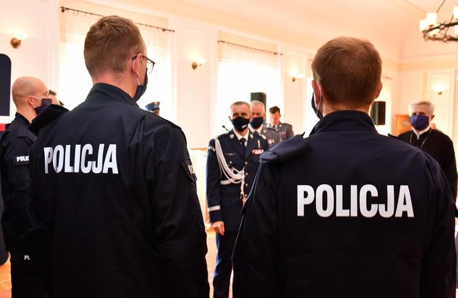 Nowi policjanci w woj. podlaskim. Ślubowanie złożyło 12 policjantów
