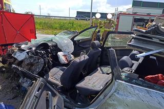 Tragiczny wypadek w okolicy Pruszcza - młody kierowca zginął na miejscu, a jego narzeczona walczy o życie w szpitalu