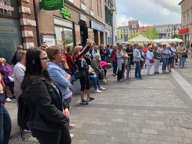 Protest „Ani Jednej Więcej!” w Rybniku. Protestowano przed biurem PiS [ZDJĘCIA]