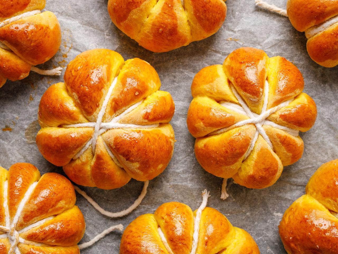 Puszyste bułeczki dyniowe - idealne ze słodkimi i wytrawnymi dodatkami