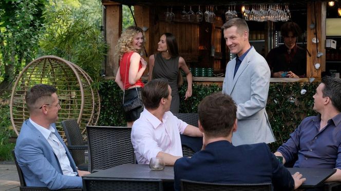 M jak miłość odc. 1887. Marcin (Mikołaj Roznerski), Olek (Maurycy Popiel), Jakub Karski (Krzysztof Kwiatkowski), Piotrek (Marcin Mroczek), Paweł (Rafał Mroczek)