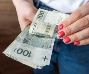 Terminy wypłat 800 plus w październiku 2025 r. ZUS zaskoczy rodziców