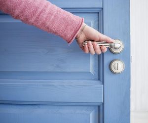 Jak skutecznie wyciszyć drzwi wejściowe? Oto sprawdzone metody