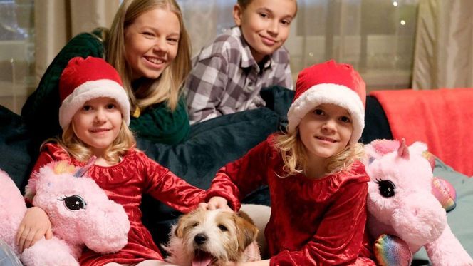 M jak miłość odc. 1852. Lenka (Olga Cybińska), bliźniaczki Emilka i Zuzia (Julia, Marcelina Kempka), Misiek (Aleksander Bożyk)