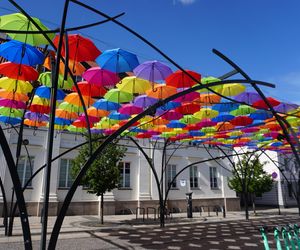Kolorowe parasolki nad Kilińskiego w Białymstoku