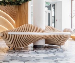 Galeria pod Plafonem i strefa wejściowa Dolnośląskiej Biblioteki Publicznej na rynku