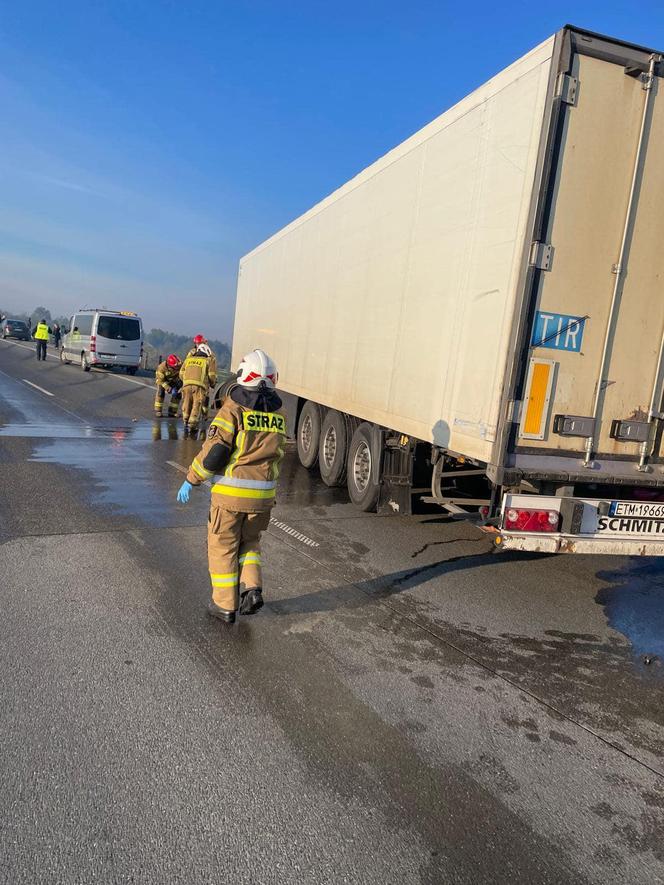 Śląskie: Wypadek na A1. Kobieta trafiła do szpitala. Gigantyczny korek