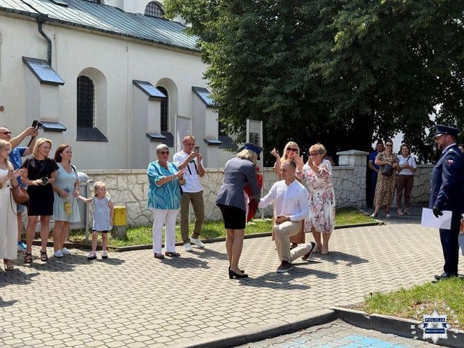 Zaręczyny w czasie święta policji w Pińczowie