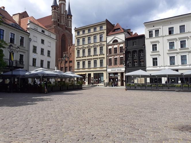 Ogródki letnie w Toruniu przygotowują się na otwarcie