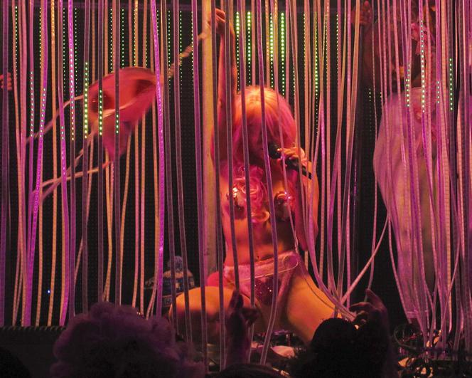 Miley Cyrus przebrania na koncerce w Vancouver