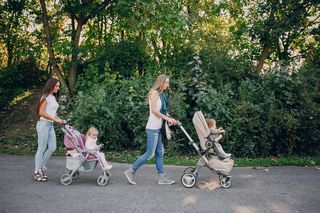 „Dzisiejsze matki są nawiedzone”. Mama licealisty, 12-latka i przedszkolaka bez ogródek