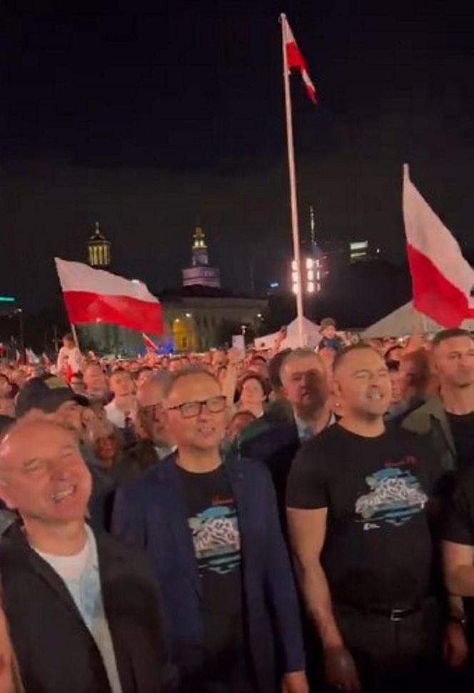 Karol Nawrocki śpiewa (nie)zakazane piosenki