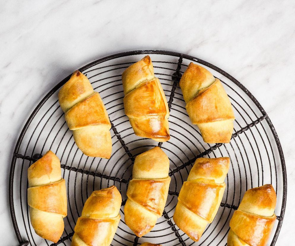 kruche rogaliki z jabłkami