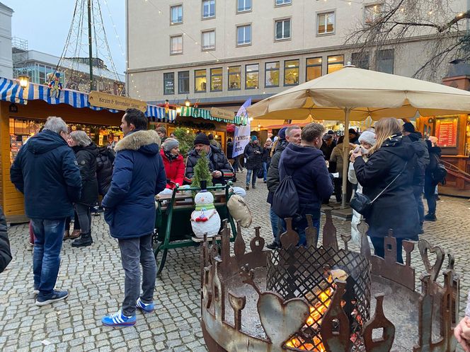 Najstarszy jarmark bożonarodzeniowy w Niemczech. Drezno zachwyca turystów z całego świata 