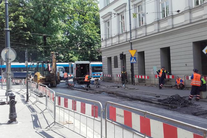 Wymiana zwrotnicy na skrzyżowaniu Straszewskiego i Piłsudskiego