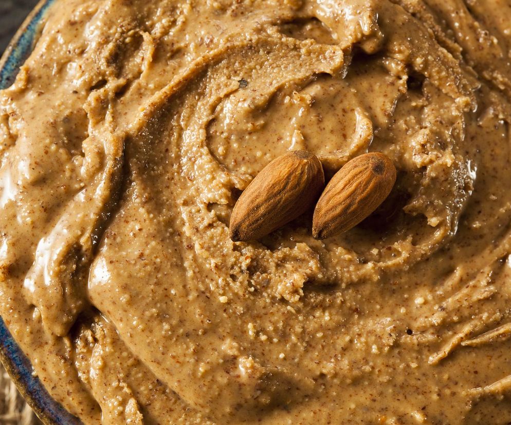 Smakuje obłędnie i jest skarbnicą zdrowia. Masło migdałowe wdziera się szturmem na polskie stoły