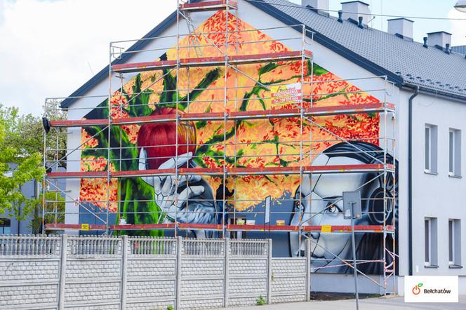 Pierwszy mural już cieszy oko! Zobacz jak wygląda piękna ozdoba zabytkowej kamienicy 