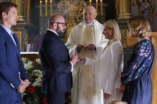 M jak miłość odcinek 1324, Marzenka (Olga Szomańska), Andrzej (Krystian Wieczorek), Marcin (Mikołaj Roznerski), Ula (Iga Krefft), Szymek (Staś Szczypiński)