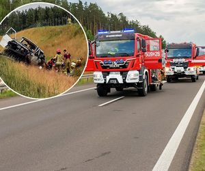 Dwóch mężczyzn nie żyje, kilku zostało rannych! Potworny wypadek busa na S7. Auto zostało zmasakrowane