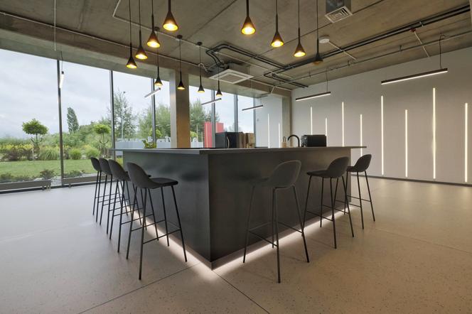 Biurowiec w Nysie 17