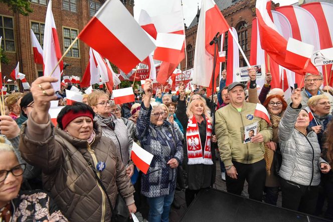 Karol Nawrocki przyjechał do Torunia. Fotorelacja ze spotkania