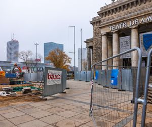 Trwa przebudowa części dawnego Placu Defilad w plac Centralny