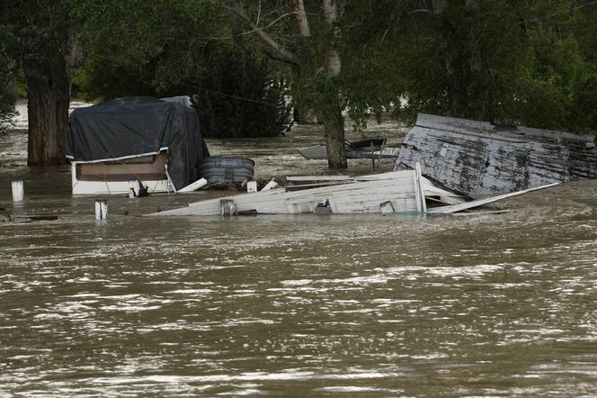 Potężna powódź w Yellowstone. Nurt rzeki porwał dom. Ewakuowano co najmniej 10 tys. osób