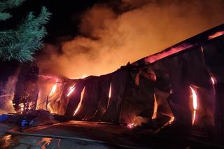 Ogromny pożar magazynu papieru w Wieliczce