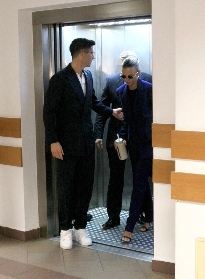 Anna Lewandowska w sądzie. Towarzyszył jej mąż