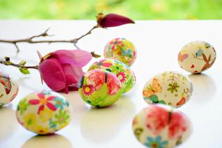 Jak ozdobić jajka ze styropianu na Wielkanoc? 9 pomysłów na kreatywne dekoracje