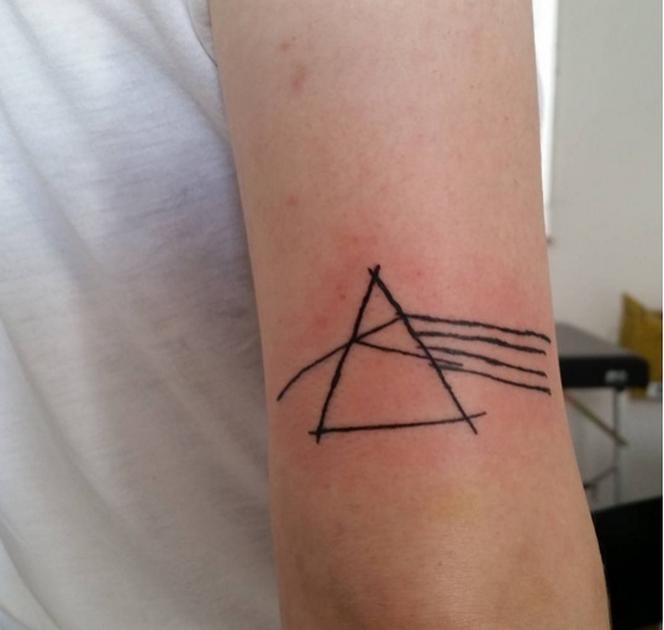 10 naprawdę tragicznych rockowych tatuaży. Będą musieli z tym żyć
