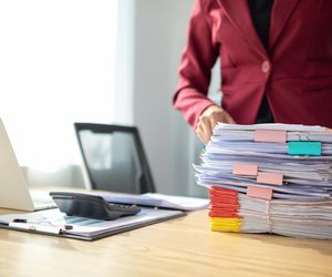 Czarna lista zawodów według AI. Te profesje mogą zniknąć szybciej, niż myślisz!