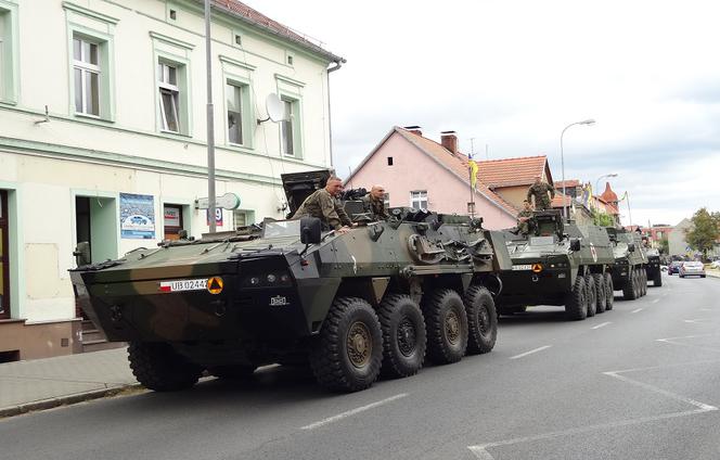 Wojskowa parada w Międzyrzeczu. 