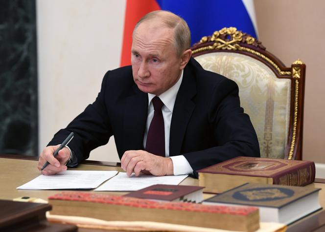 Putin ma Parkinsona? Odda władzę w styczniu. Szokujące plotki