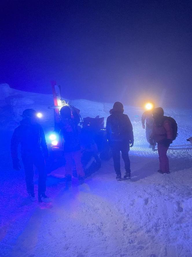 Wichura, mróz i ograniczona widoczność. Minuty dzieliły ich od tragedii