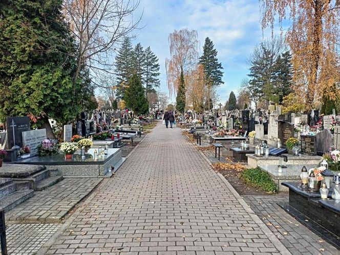 Cmentarz Zarzew 1 listopada