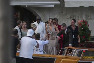 Zobacz, jak ubrali się goście na ślubie Bezosa! Panna młoda szokowała