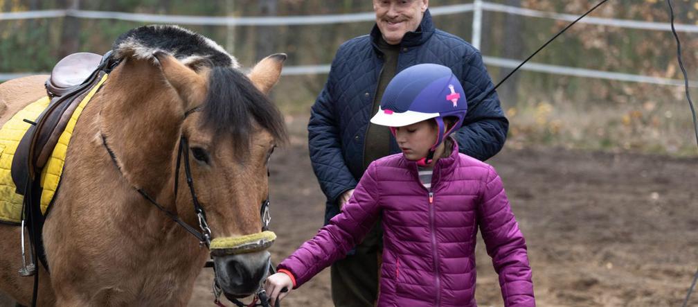 Na dobre i na złe, odcinek 727. Cezary Wilczewski (Daniel Olbrychski), Matylda (Amelia Czaja)