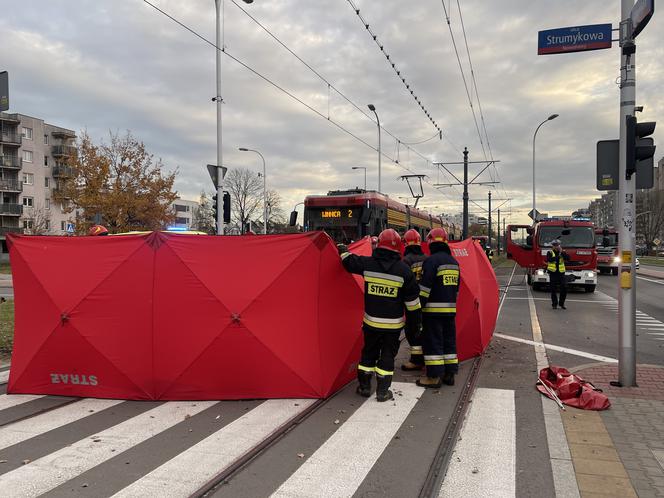 Poważny wypadek na Białołęce. Auto zmiecione przez tramwaj