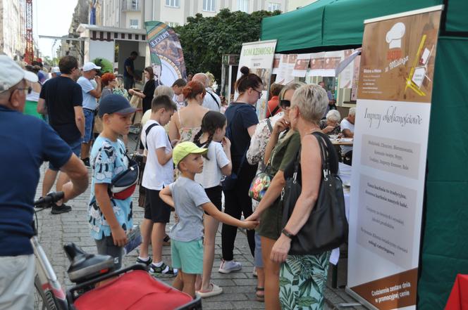 Rzemieślniczy Bazar w Kielcach. Były stoiska handlowe oraz atrakcje