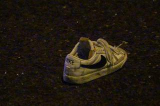 Pchał opla na Moście Północnym, citroen huknął w niego aż spadły mu buty. 24-latek w stanie krytycznym