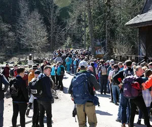 Tłumy turystów na majówkę na Podhalu