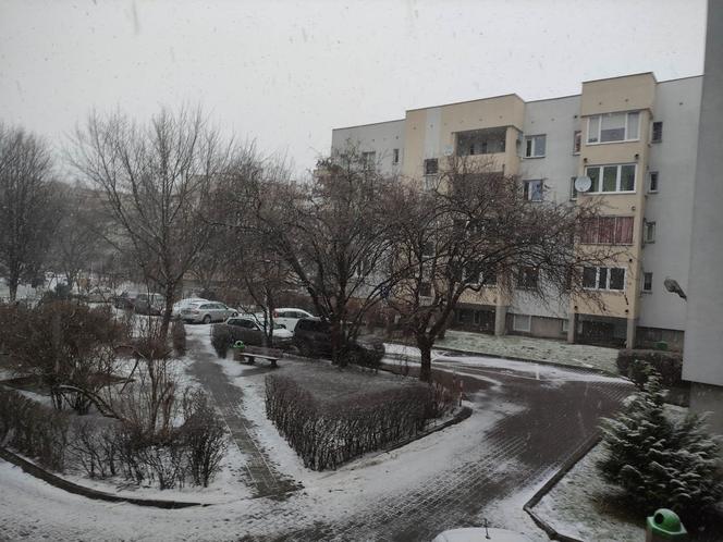 Paskudna śnieżyca w Warszawie. Kiedy skończy padać? Czy czeka nas pogodowy KATAKLIZM?