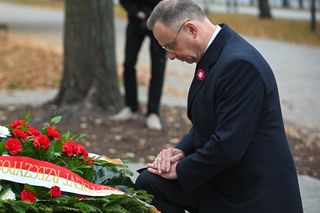 Dostrzegli rękę prezydenta Dudy po wypadku 